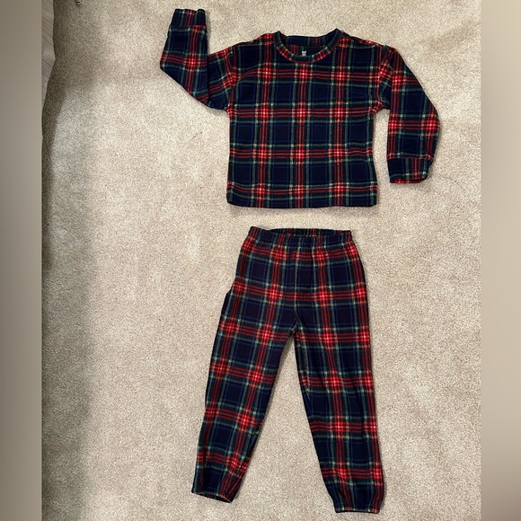 Gap 4T Plaid Winter Pajamas (set of 2) - Picture 2 of 3